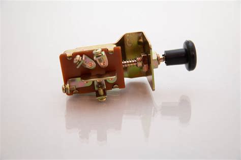 Переключатель света двух уровней П-305 (МТЗ,ЮМЗ,Т-40,Т-25), цена 75 грн ...