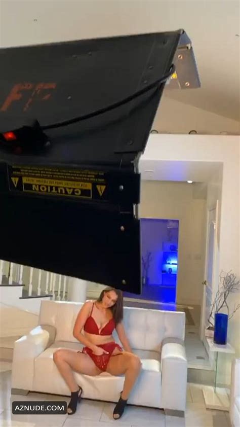 Emily Willis Nude During Livestream Showing Her Bare Tits AZNude