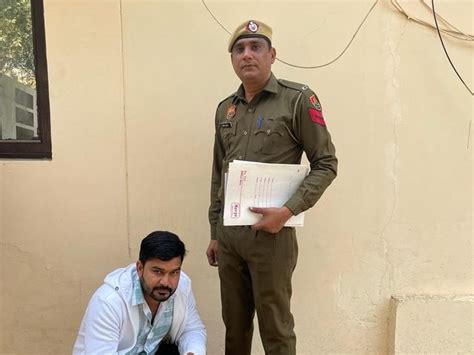 Faridabad Police Caught Youth Caught With Illegal Pistol फरीदाबाद में