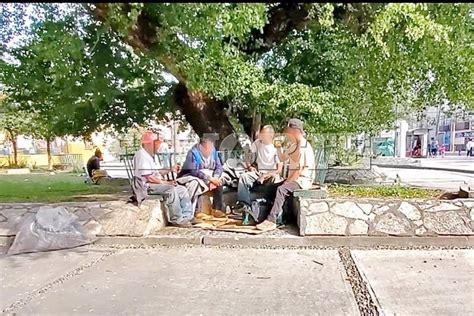 Usan Personas Plaza Del Roble Para Embriagarse