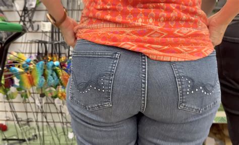 Petite Milf In Jeans Tight Jeans Forum