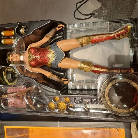 Hot Toys Justice League Wonder Woman Deluxe Hobbies Toys Toys Games On Carousell