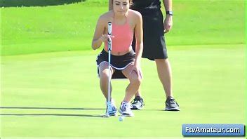 Joven Y Sexy Amateur Adria Jugando Al Golf Desnuda Y Mostrando Su