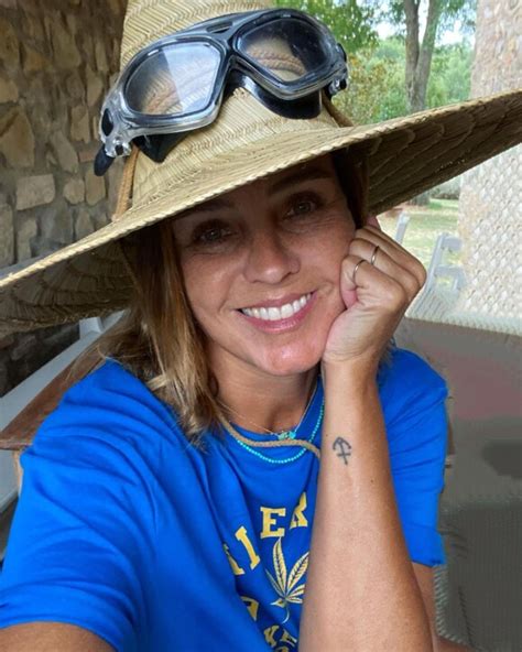 Marine Vignes Divine En Bikini L Ex Compagne De Nagui Confondue Avec Ses Filles Le