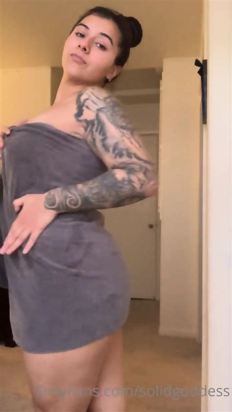 Solid Goddess Showing Big Faty Ass