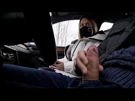 DIOS MÍO Saco mi polla es muy arriesgado delante de esta chica XVIDEOS