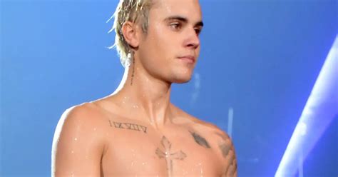 Justin Bieber Strips Naked As He Goes Wild On Tour Irish Mirror Online