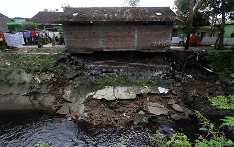 Talut Jebol Di Sangkrah Rumah Warga Nyaris Ambles Solopos