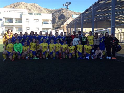 Igualdad colabora con el Club de Fútbol Femenino Uryula a través de una