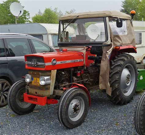 Massey Ferguson MF 100er Reihe Fotos - Fahrzeugbilder.de