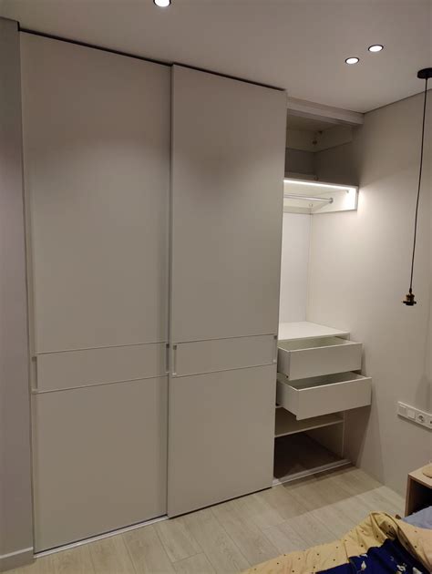 Шкаф с профилем NOVA на системе скрытого монтажа с подсветкой - Aristo