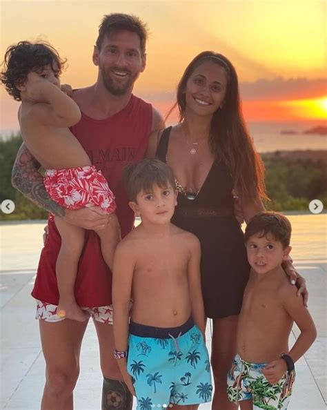 Leo Messi felicita Antonela con una foto en bikini recordando el Barça
