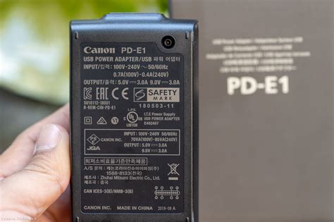 Trên tay Canon PD-E1 USB Power Adapter giúp sạc máy ảnh không gương lật ...