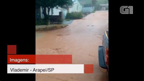 Temporal causa alagamentos em cidades da região Vale do Paraíba e