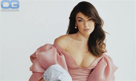 Serinda Swan Nude Pictures Onlyfans Leaks Playboy Photos Sex Scene