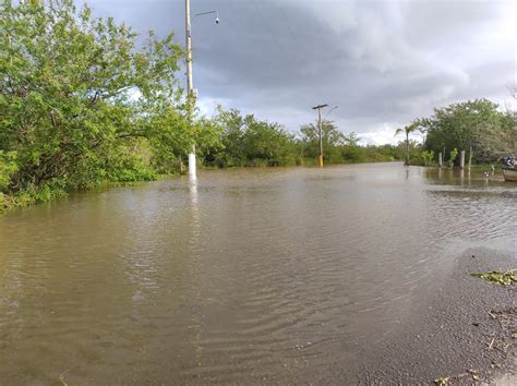 Praia do Paquetá em Canoas segue isolada Moradores usam barco para se