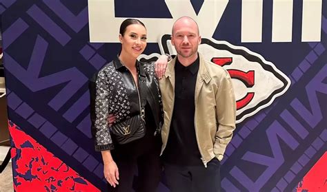 Hot Ones Host Sean Evans Dating Adult Film Star Melissa Stratton Report TheRecentTimes