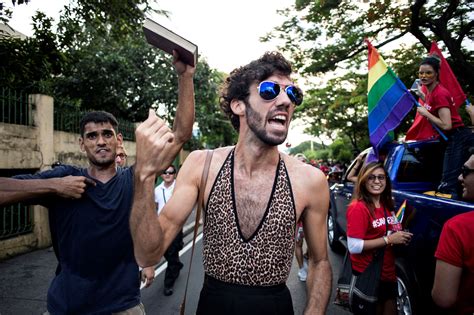 Philippines Les Tudiants Gays Harcel S Par Leurs Enseignants Gay