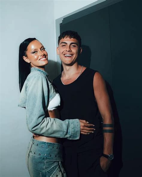 Oriana Sabatini Y Paulo Dybala Modelos En Pareja Total Black