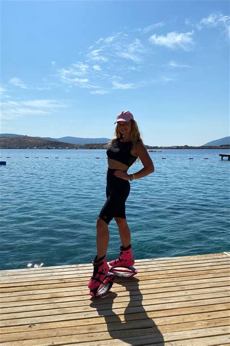 Beautiful Ksenia Y O From Tampa With Blonde Hair Id Ladadate