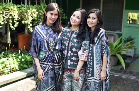 Potret Nagita Slavina Pakai Bikini Di Pantai Diunggah Nisya Ahmad Yang Kita Butuhkan