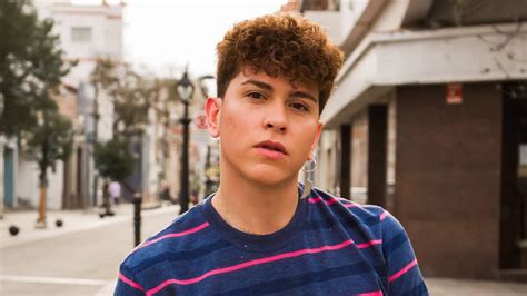 Le quebraron la pierna a un bailarín salteño por ser gay Quieren