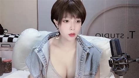 Si Nude Stripping On Webcam For Live Sex Video Chat InTheCrack