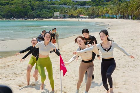 Gay cấn nơi Đảo thiên đường Hai nàng hậu ra tay tranh hẹn hò Tuổi