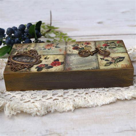 Видео! Винтажный декор купюрницы. Декупаж и состаренная деревянная ...