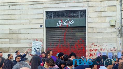 Corteo Pro Palestina In Via Etnea Dal Presidio Davanti Al Mc Donald S