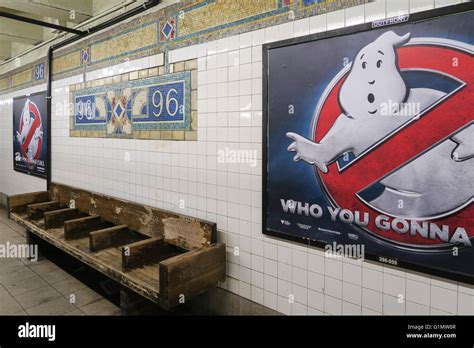96th Street Subway Platform Nyc Stock Photo Alamy