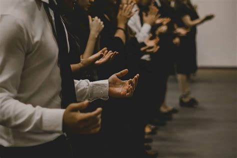 10 Prayer Meeting Ideas to Excite People & Connect with God