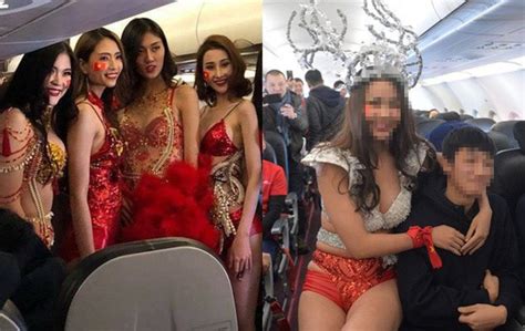 Nỗi oan người mẫu bikini trên máy bay Vietjet chở đội tuyển U23