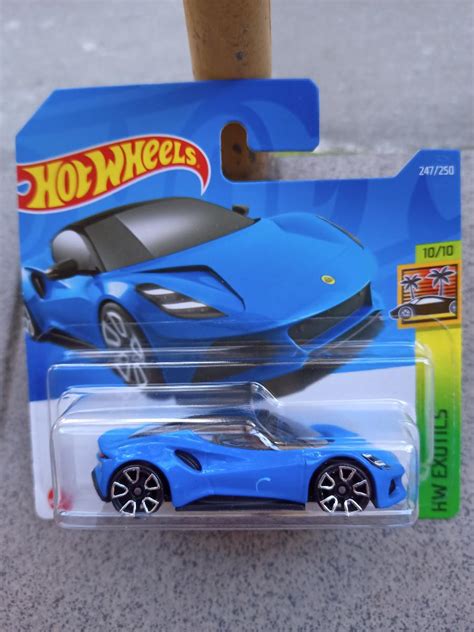 Hot Wheels Lotus Emira Aukro