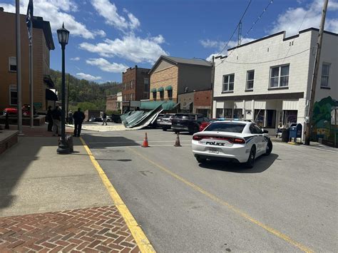 Wind blows off part of roof onto Ky. town’s Main Street