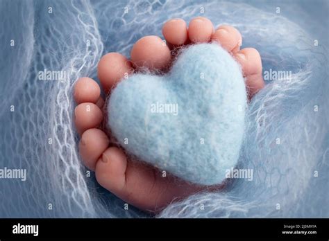 Light Skin Feet Hi Res Stock Photography And Images Alamy