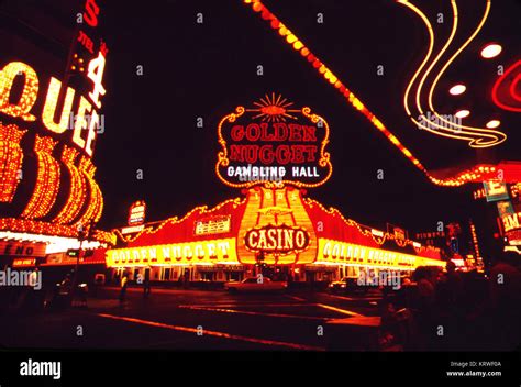 Night time 1970s las vegas hi-res stock photography and images - Alamy