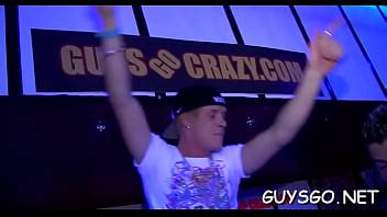 Chocando con los schlongs de todos los demás XVIDEOS