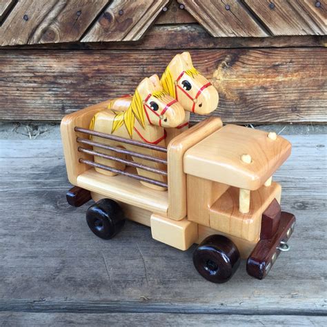 Машинка с лошадками Деревянная машинка Деревянная игрушка в интернет ...