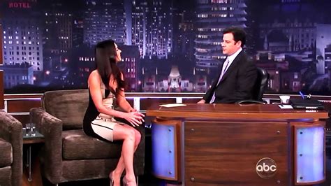 Biểu tượng sex Megan Fox đau đớn vén tấm màn Hollywood thù ghét phụ nữ gọi việc đẻ con là