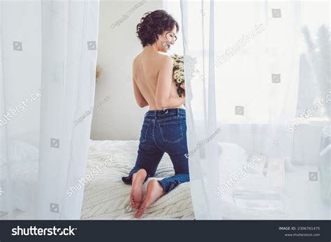 6 Hundred Naked Woman Kneeling Royalty Free Images Stock Photos Pictures Shutterstock
