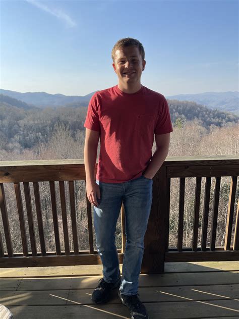 5’7 and 1/2 here. Do I look short? : r/short