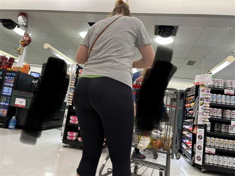 Sexy Milf Grocery Shopping Spandex Leggings Yoga Pants Forum