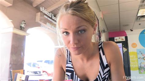 Stacy Carr Pussy Eats Bannanas