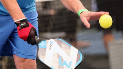 Pickleball: Ouch, my elbow hurts! Solutions to tennis elbow