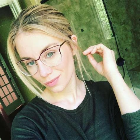 Jennifer Holland Age, Biography, Net Worth, Boyfriend, Height, Wiki