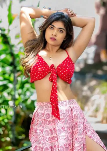 Rithu Chowdary Top 20 Hot Pics And Photos