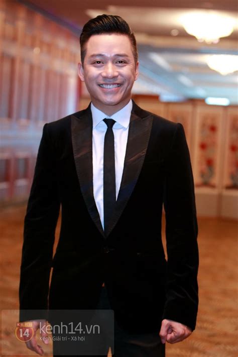 Vắng vợ Tuấn Hưng lại cặp kè hai hot girl Hà thành