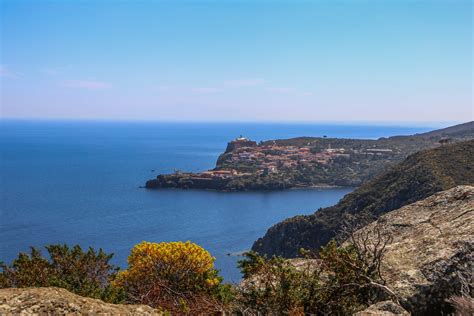 L’ISOLA DI CAPRAIA: COSA VEDERE NELLA PERLA DELL’ARCIPELAGO TOSCANO