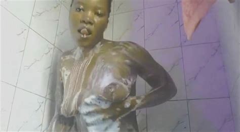 공짜 Bath Tits 포르노 영상들 xHamster